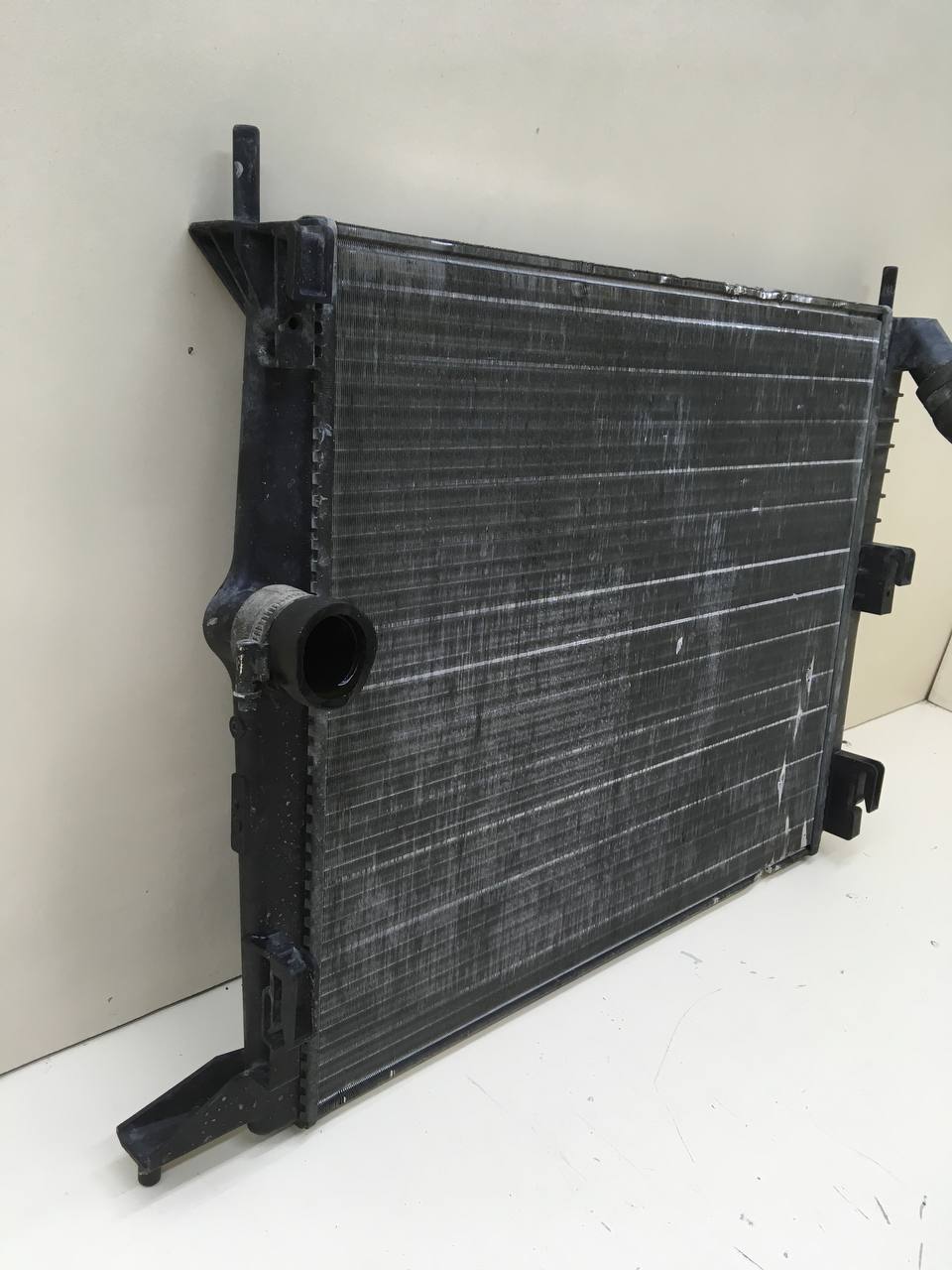 Радиатор охлаждения двигателя Lada Largus 2012>