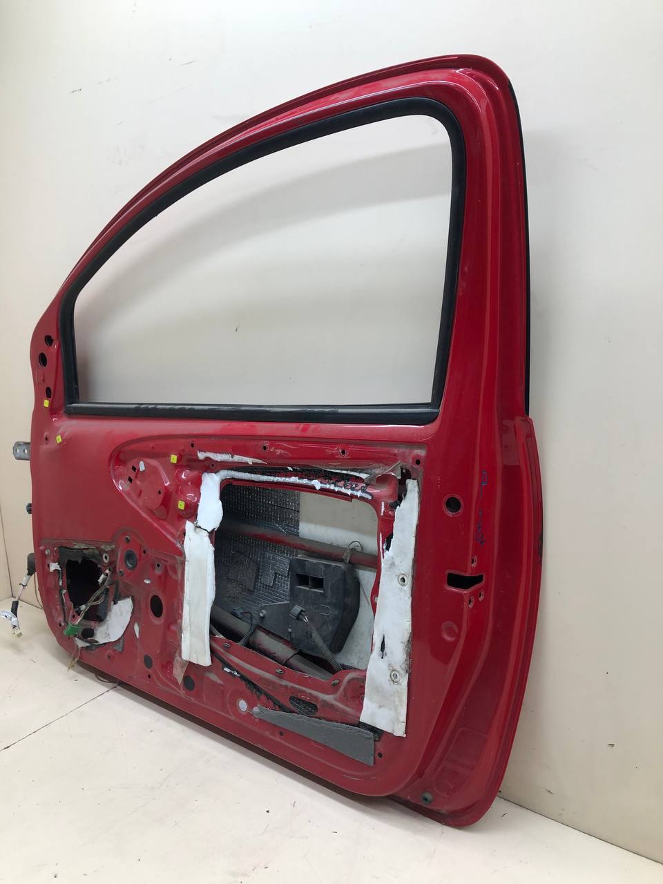 Дверь передняя правая Peugeot 107 2006-2014