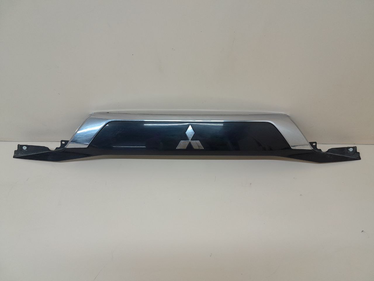 Накладка двери багажника Mitsubishi Outlander (GF) 2012>