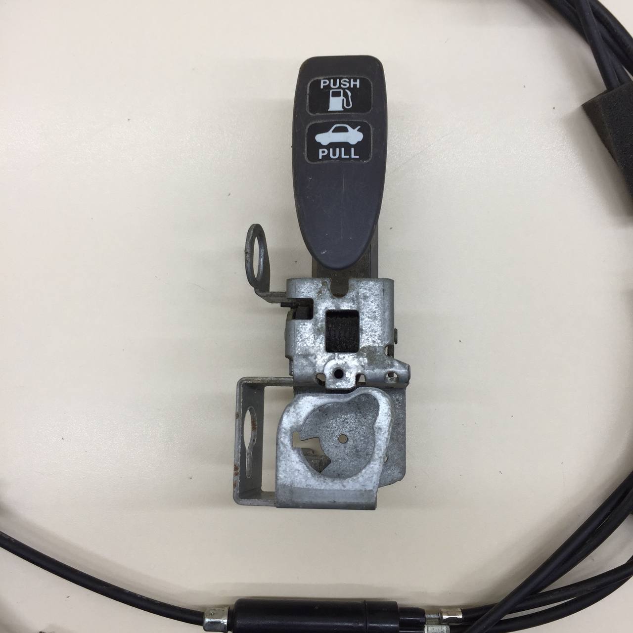 Ручка открывания лючка бензобака Honda Civic 4D 2006-2012