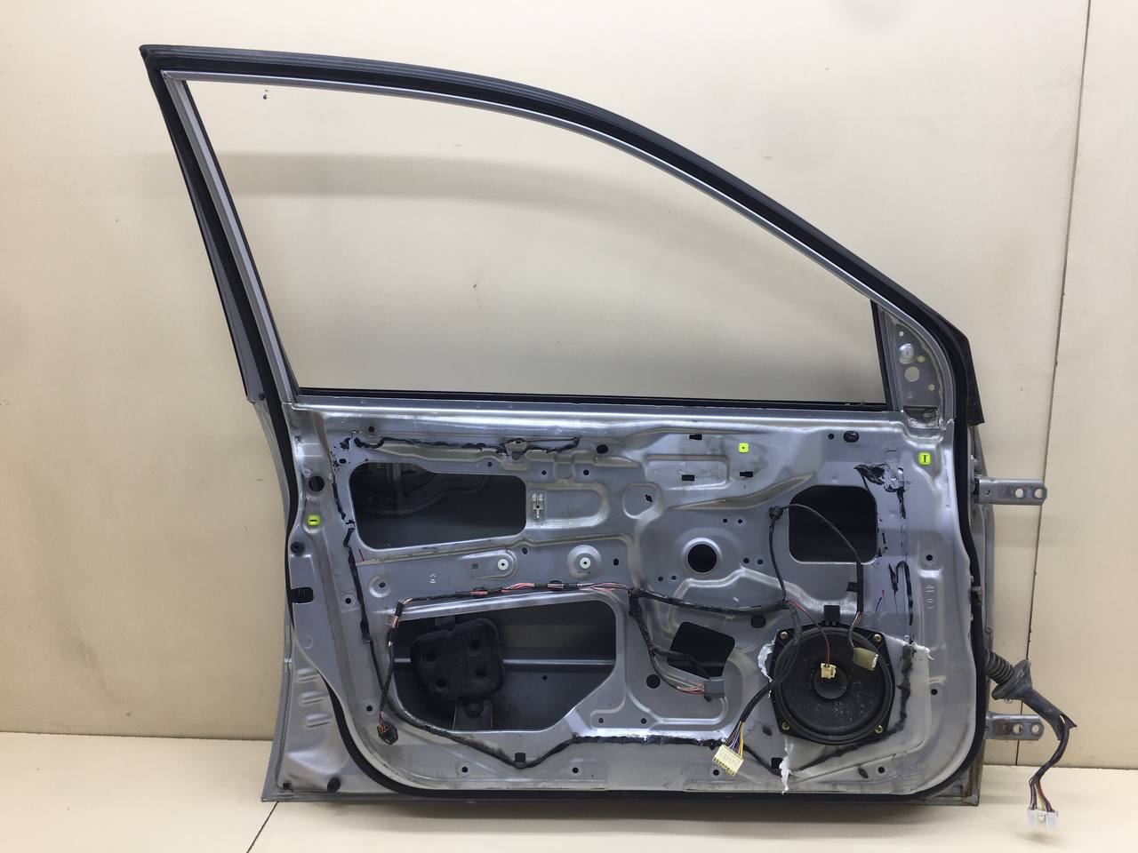 Дверь передняя левая Mitsubishi Lancer 9  (CS/Classic) 2000-2011