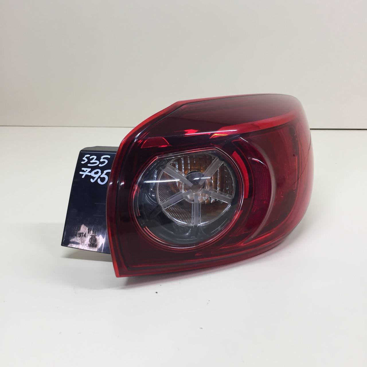 Фонарь задний наружный правый Mazda Mazda 3 (BM) 2013-2016 Фонарь задний наружный правый Mazda Mazda 3 (BM) 2013-2016