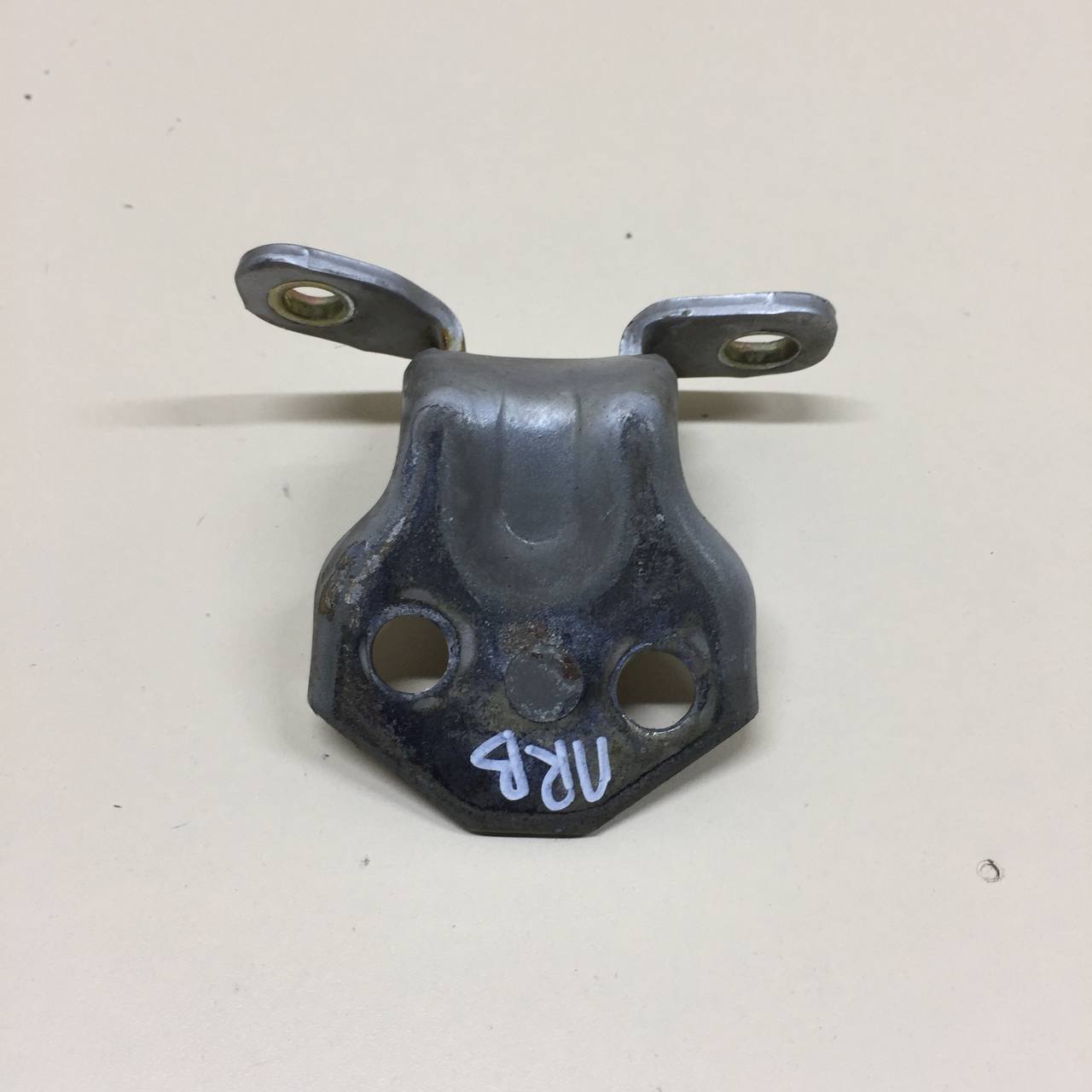 Петля двери передней правой верхняя Kia Spectra (SD) 2004-2011