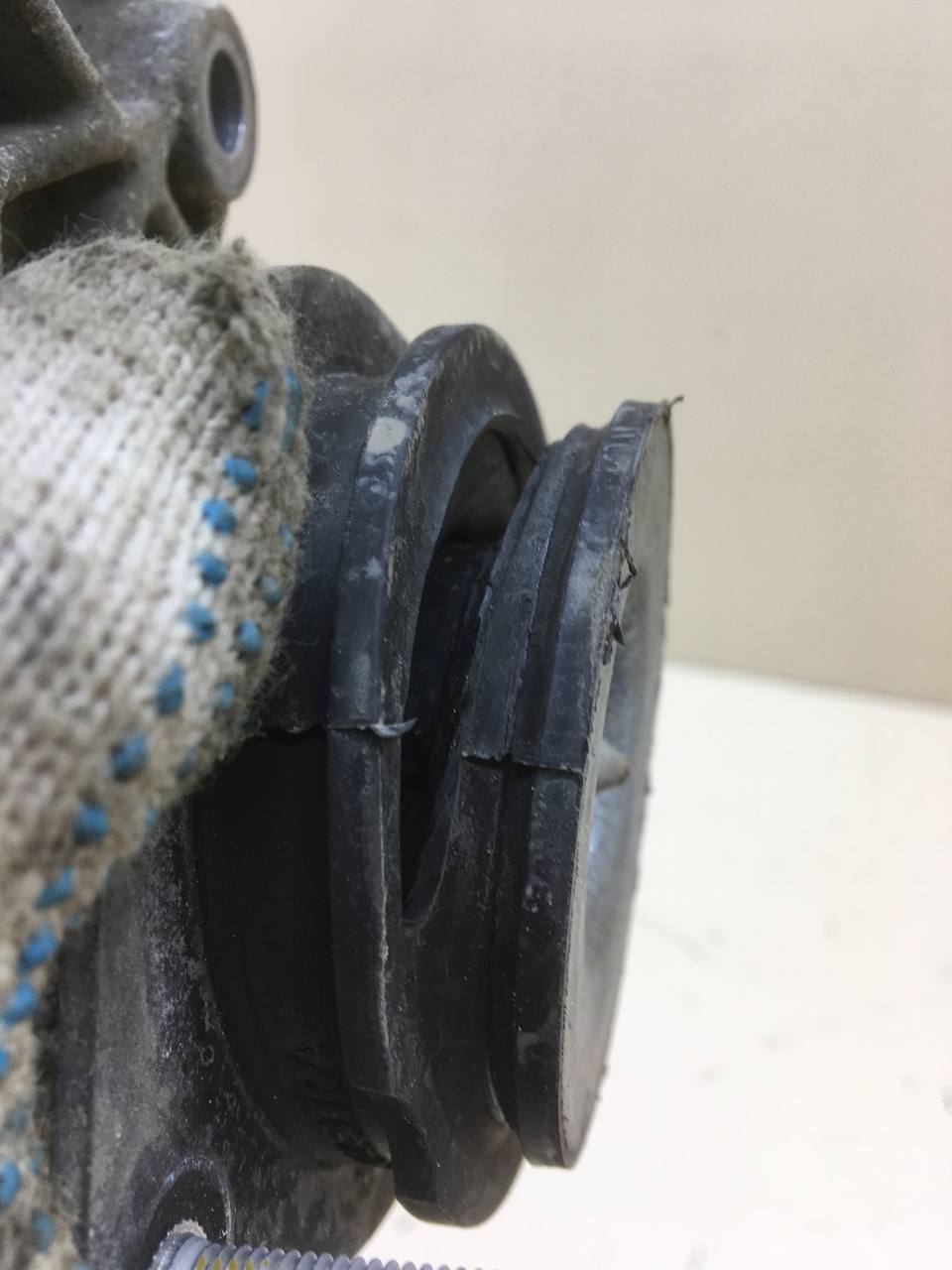 Кронштейн опоры КПП Renault Symbol (2) 2008-2012