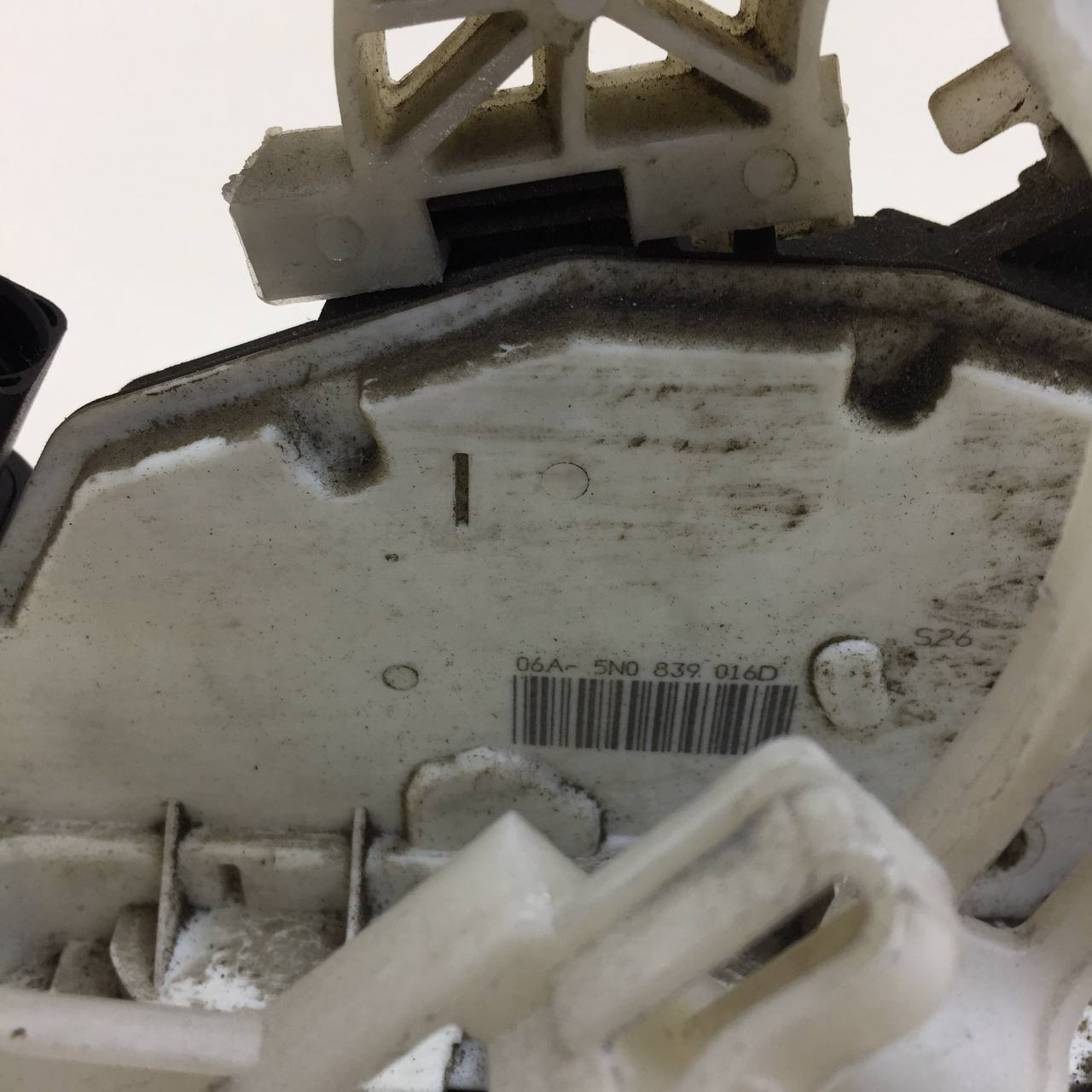 Замок двери задней правой Volkswagen Tiguan (5N1) 2007-2011