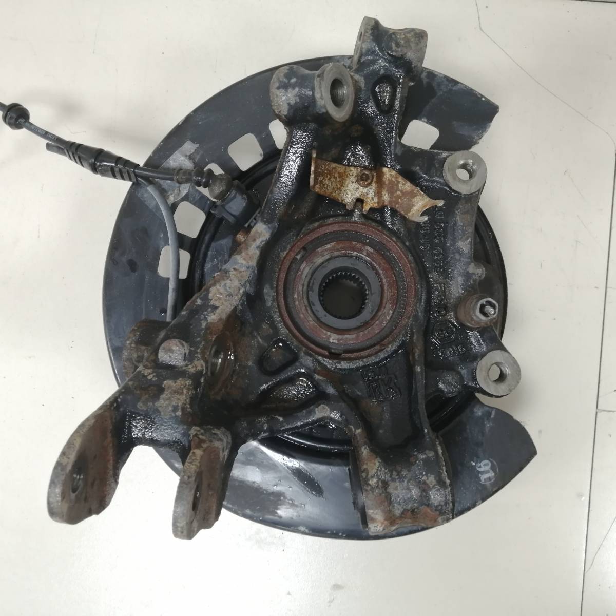 Кулак поворотный задний левый Volkswagen Touareg (7L) 2002-2010