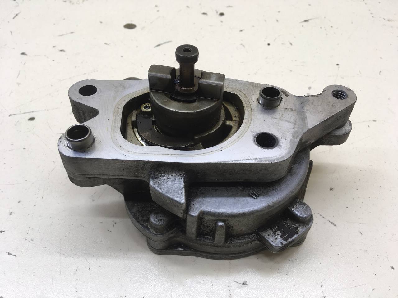 Насос вакуумный Toyota Rav 4 (A30) 2006-2013 Насос вакуумный Toyota Rav 4 (A30) 2006-2013