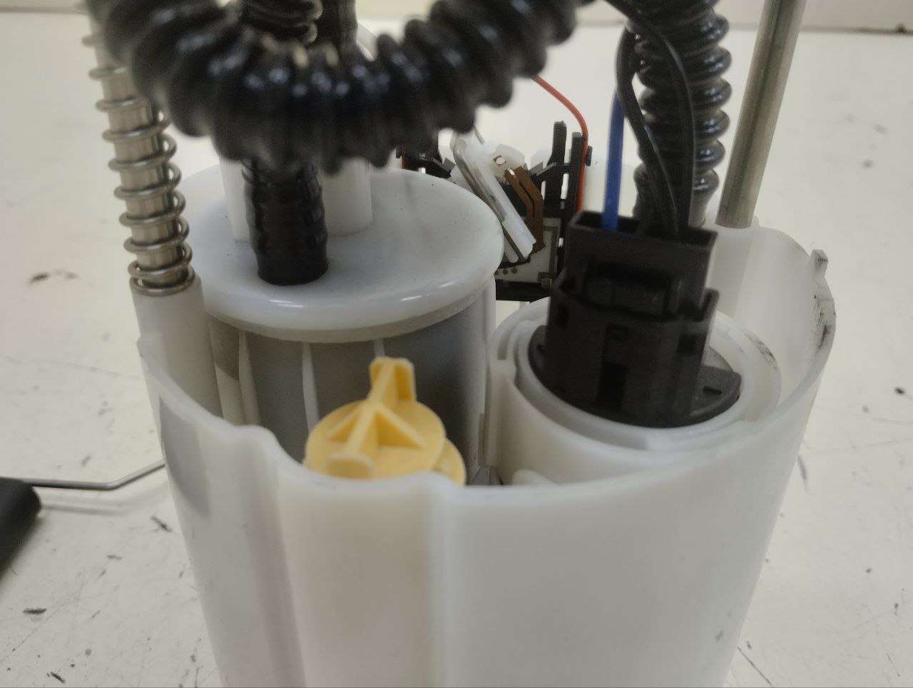 Насос топливный электрический Fiat Albea 2002-2012