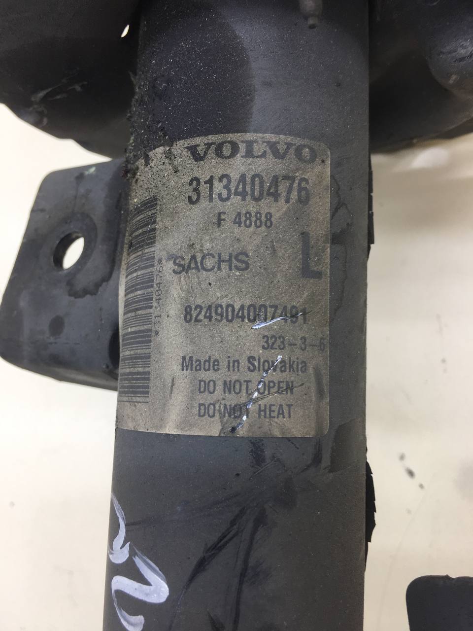 Амортизатор передний левый Volvo XC60 2008-2017