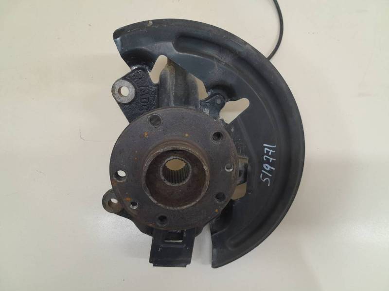 Кулак поворотный передний левый Renault Megane (3) 2009-2016