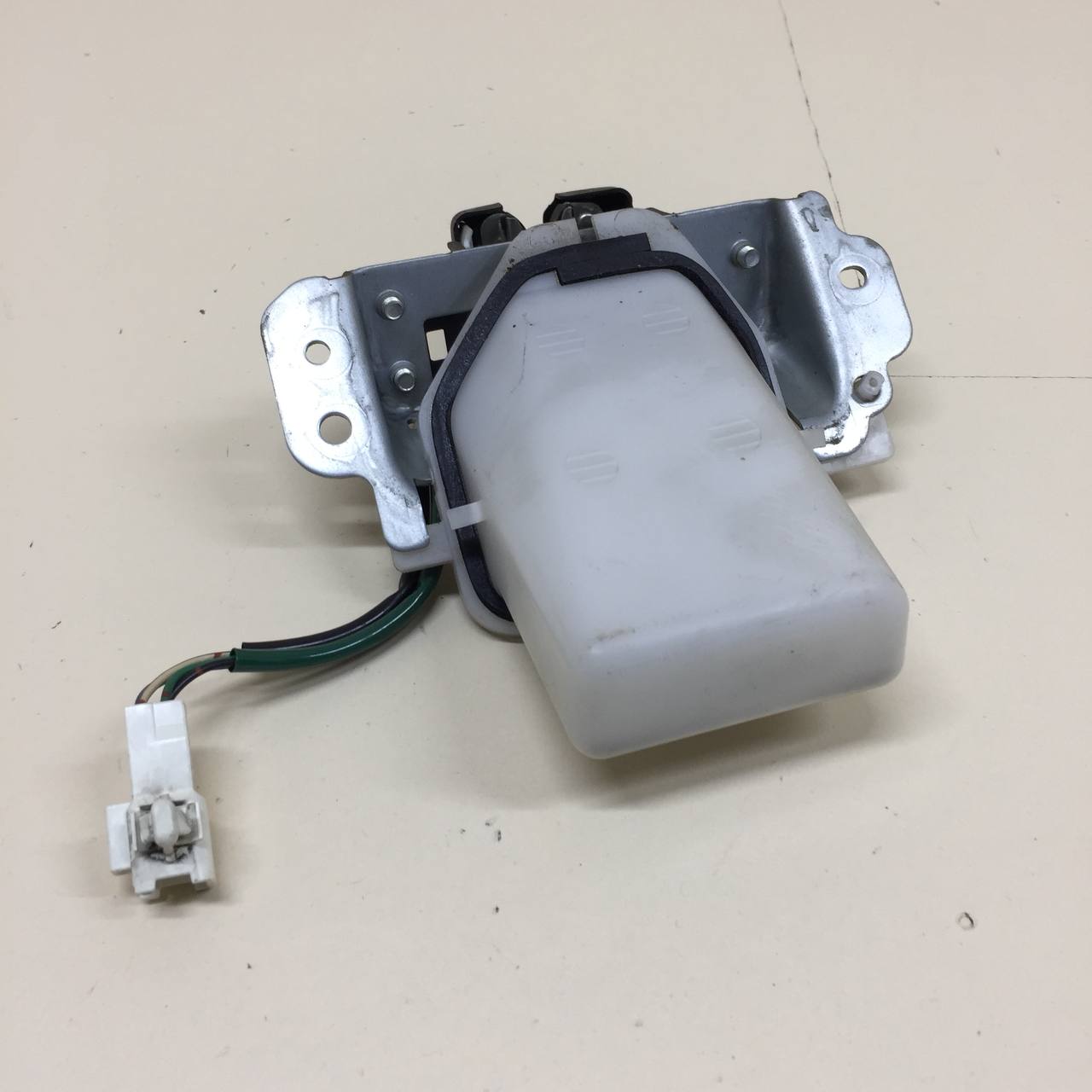Замок багажника Toyota Land Cruiser Prado (J150) 2009-2022 Замок багажника Toyota Land Cruiser Prado (J150) 2009-2022