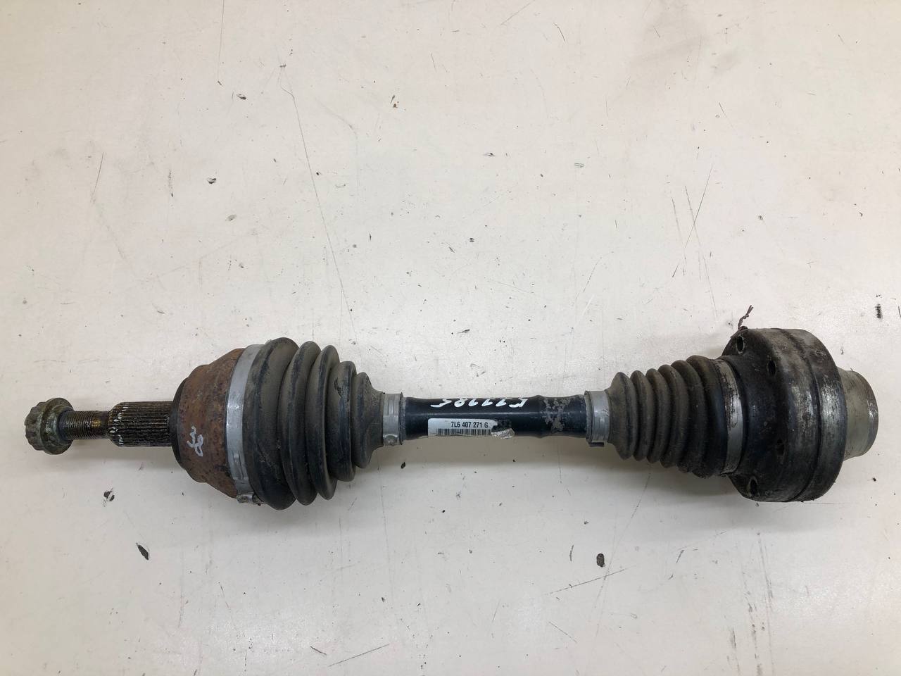 Полуось передняя правая Volkswagen Touareg (7L) 2002-2010