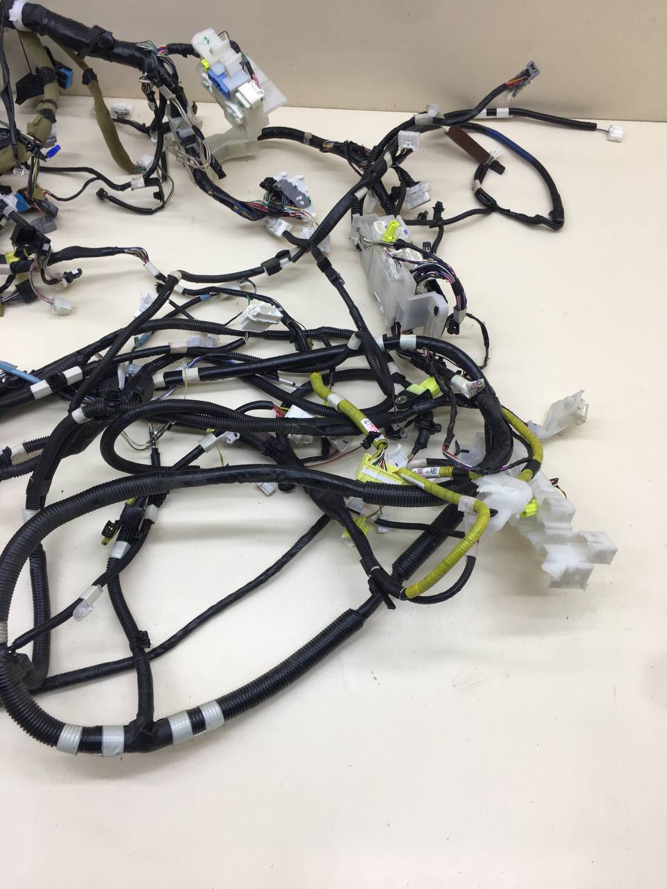 Проводка под торпедо Toyota Rav 4 (XA40) 2013-2019