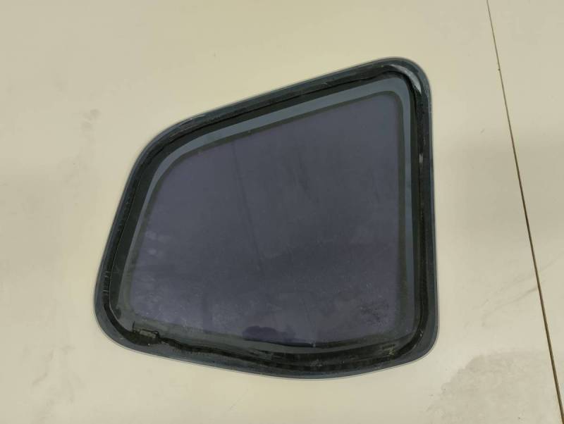 Стекло кузовное глухое левое Renault Duster (HSA, HSM) 2012> Стекло кузовное глухое левое Renault Duster (HSA, HSM) 2012>
