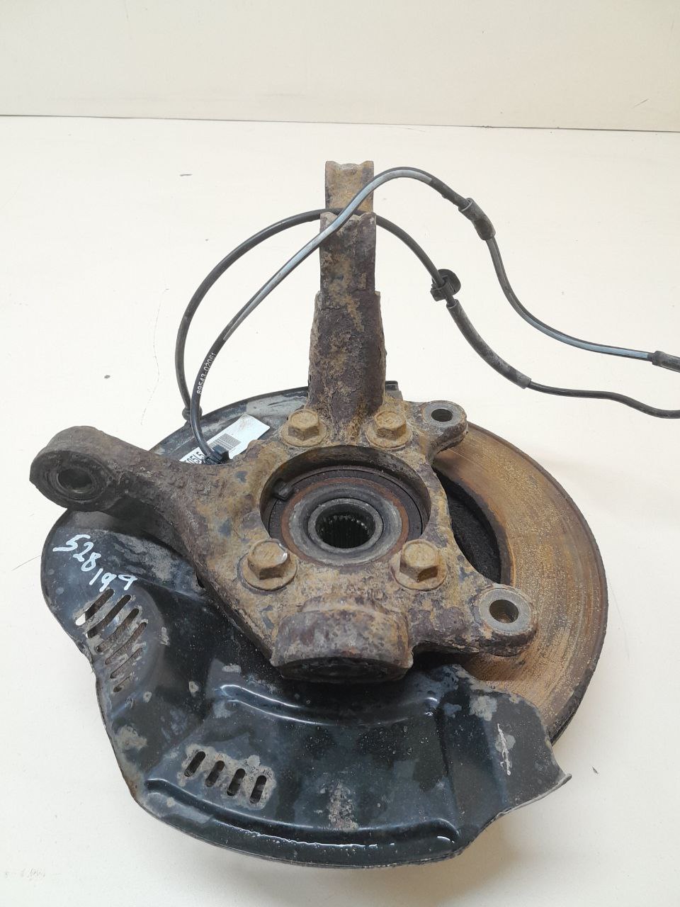 Кулак поворотный передний левый Toyota Auris (E150) 2006-2012
