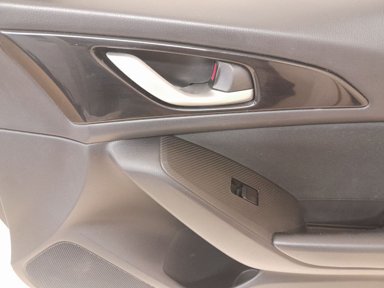 Обшивка двери передней правой Mazda Mazda 3 (BM) 2013-2016