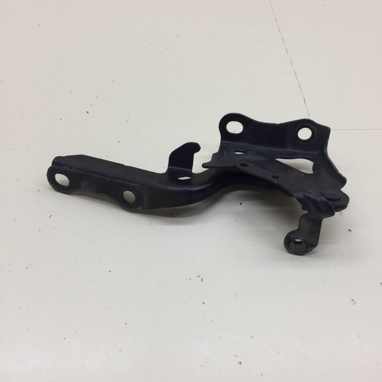 Петля капота правая Lexus NX 200 (Z10) 2014-2021 Петля капота правая Lexus NX 200 (Z10) 2014-2021