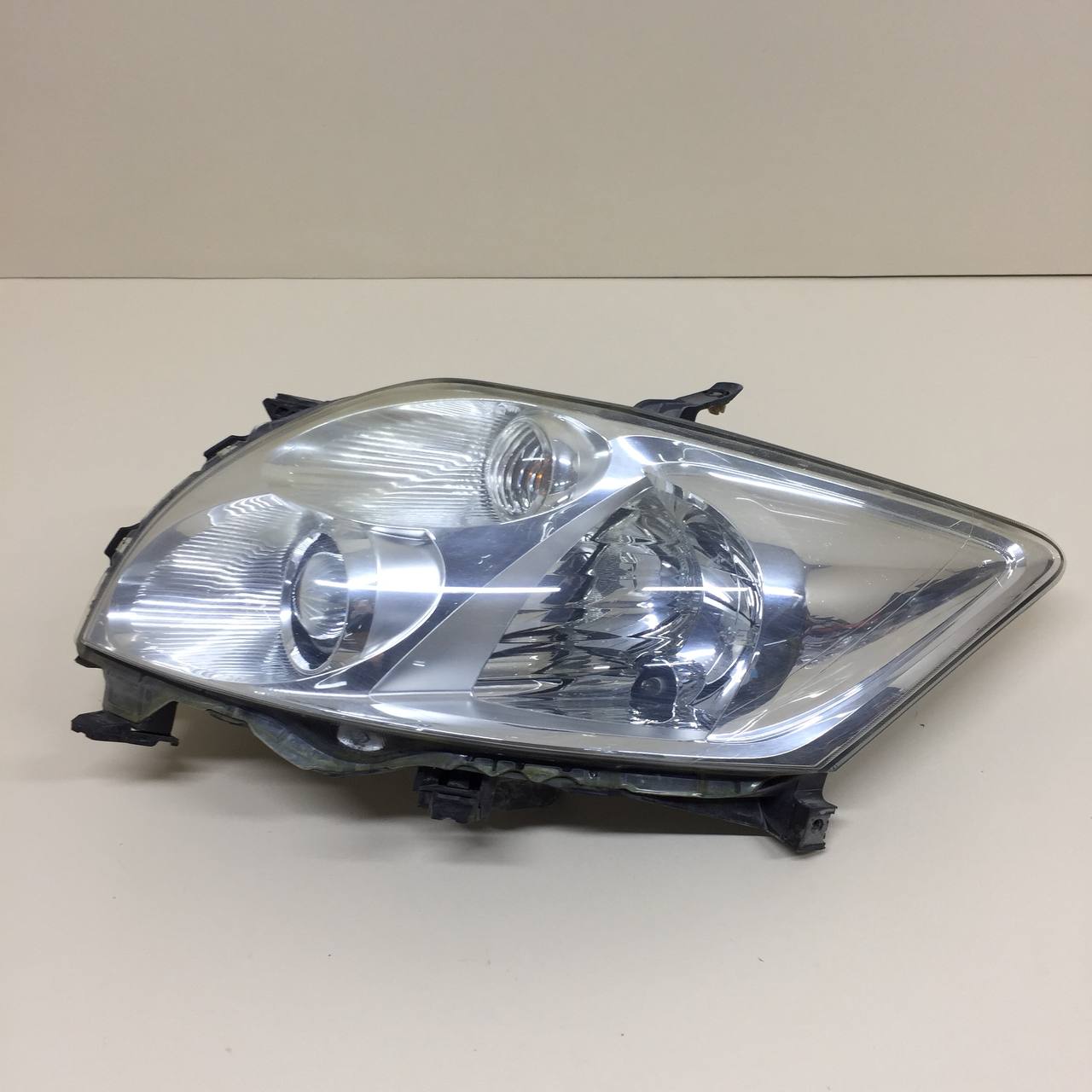 Фара левая Toyota Auris (E150) 2006-2012