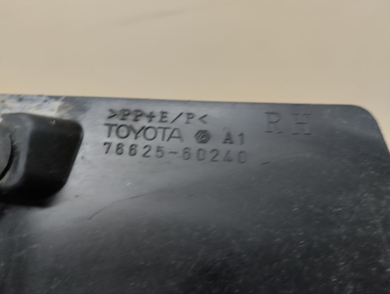 Брызговик задний правый Toyota Land Cruiser (J200) 2007-2015