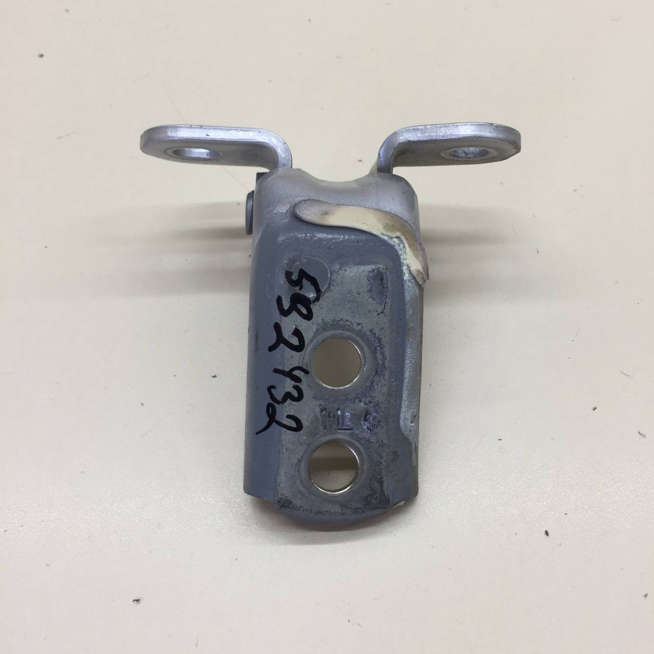 Петля двери передней левой верхняя Toyota Rav 4 (A30) 2006-2013 Петля двери передней левой верхняя Toyota Rav 4 (A30) 2006-2013