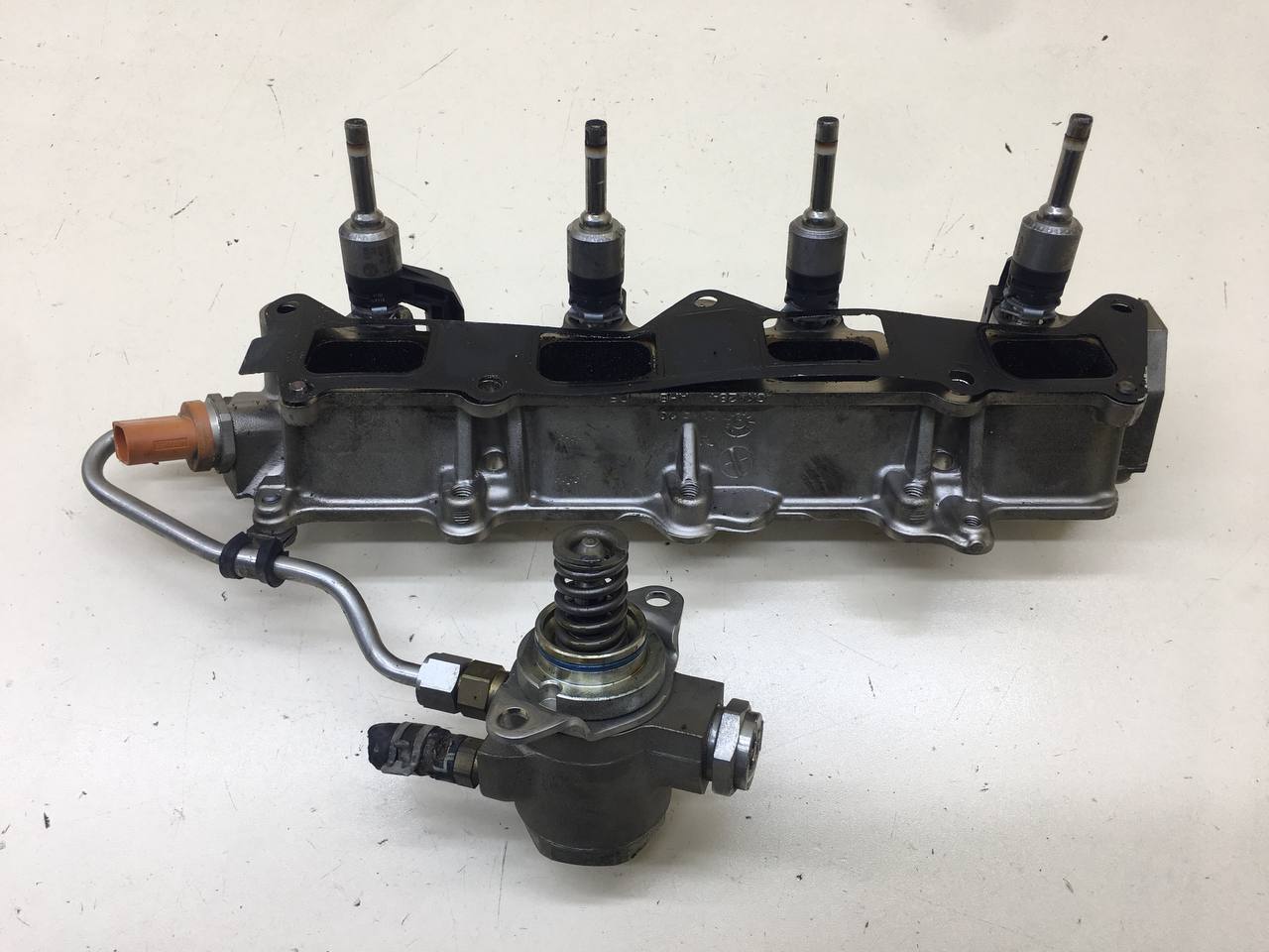 Коллектор впускной Volkswagen Jetta (A6) 2010-2019 Коллектор впускной Volkswagen Jetta (A6) 2010-2019