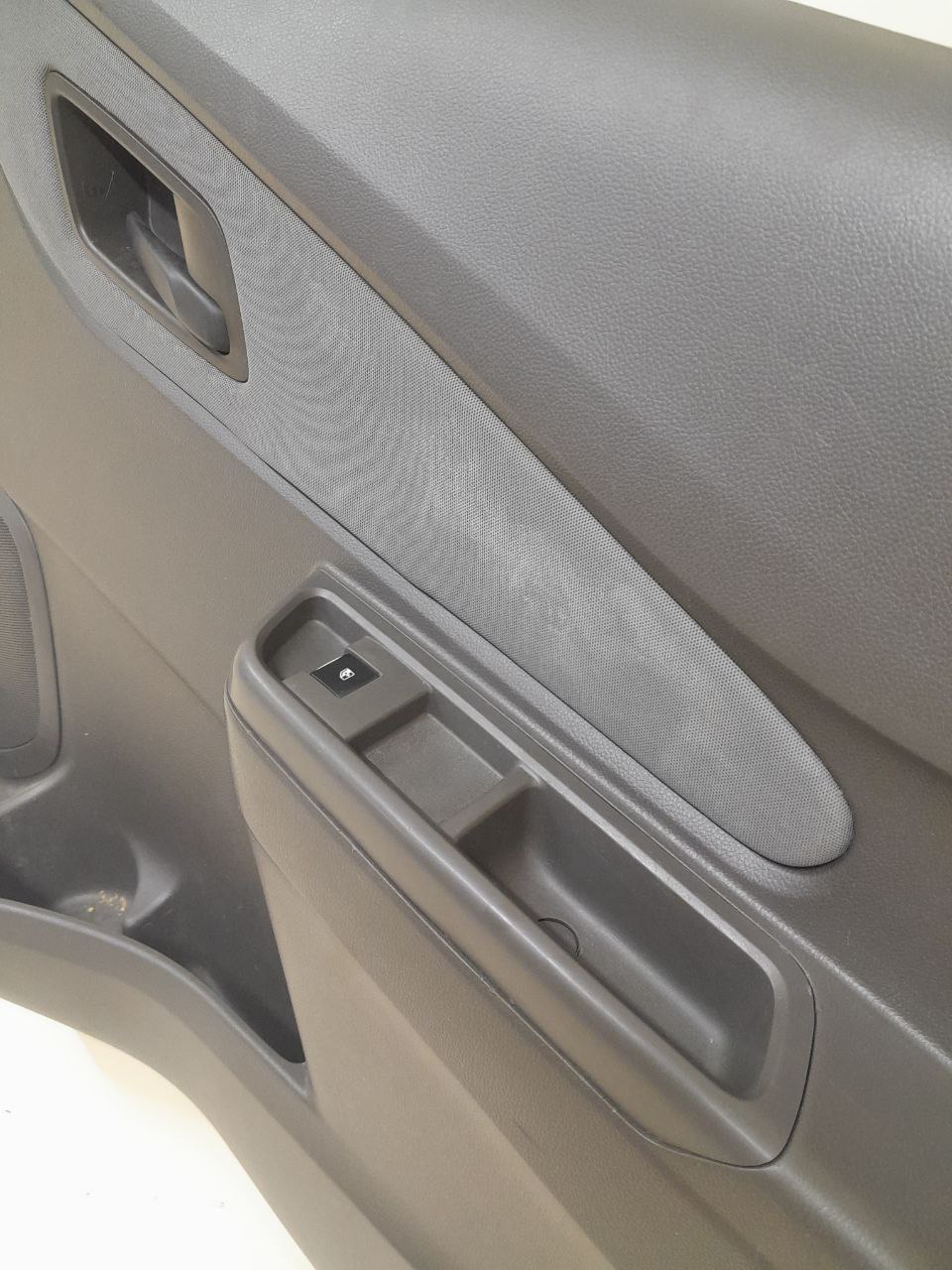 Обшивка двери передней правой Chevrolet Cobalt (T250) 2011-2015
