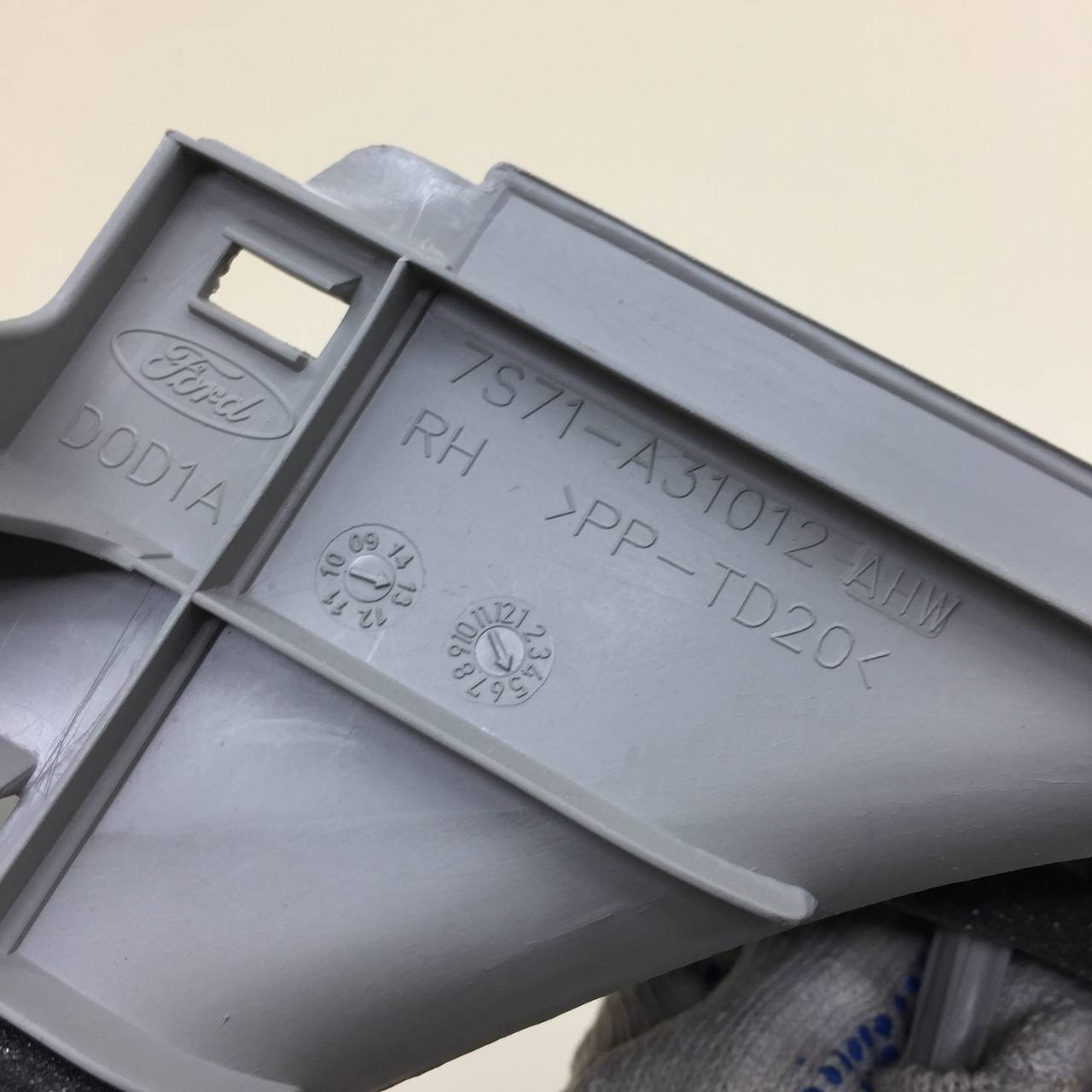 Обшивка стойки Ford Mondeo 4 2007-2015