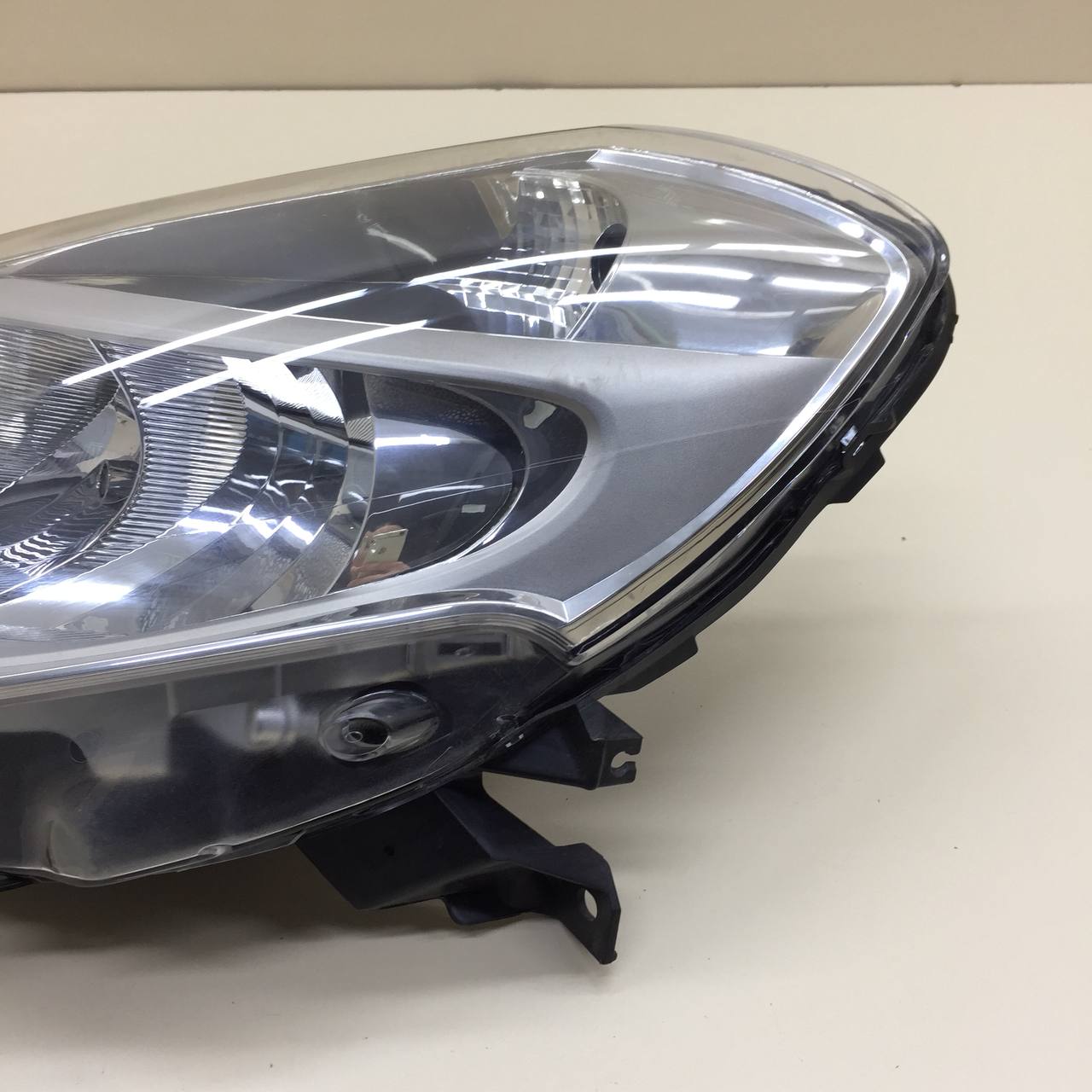 Фара левая Renault Clio (3) 2005-2012 Фара левая Renault Clio (3) 2005-2012