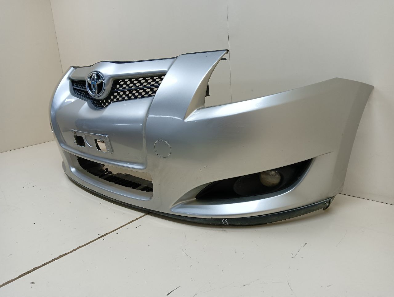 Бампер передний Toyota Auris (E150) 2006-2012 Бампер передний Toyota Auris (E150) 2006-2012