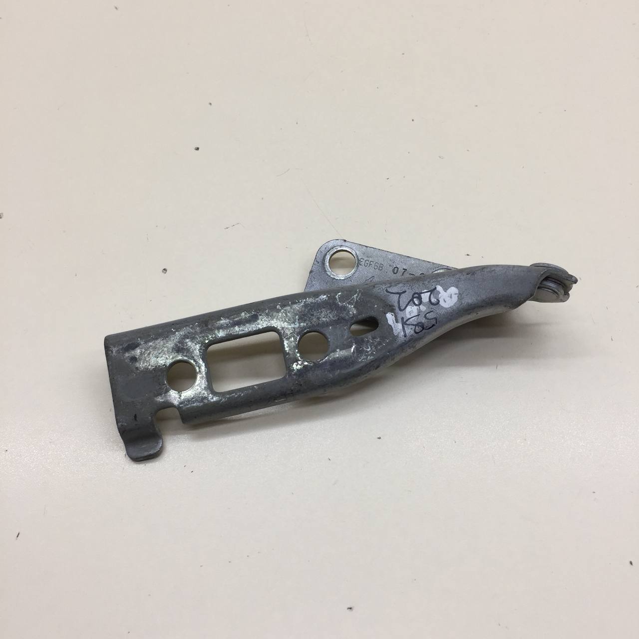 Петля капота правая Ford Fusion (JU) 2002-2012