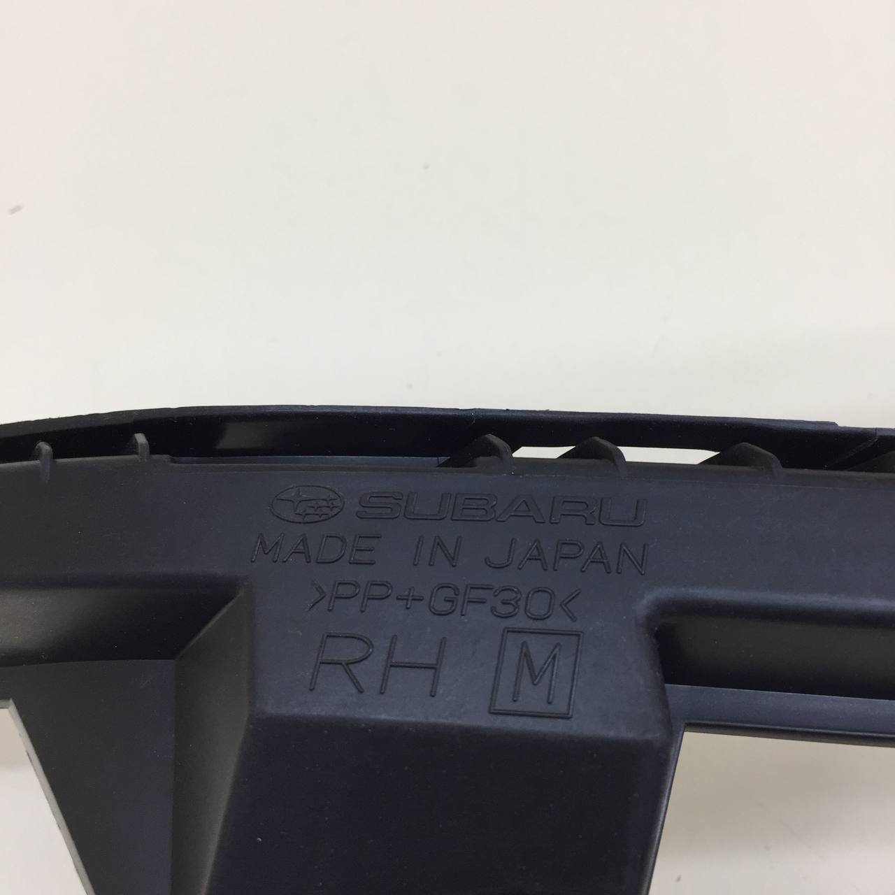 Кронштейн переднего бампера правый Subaru Impreza (GJ/G13) 2011-2014
