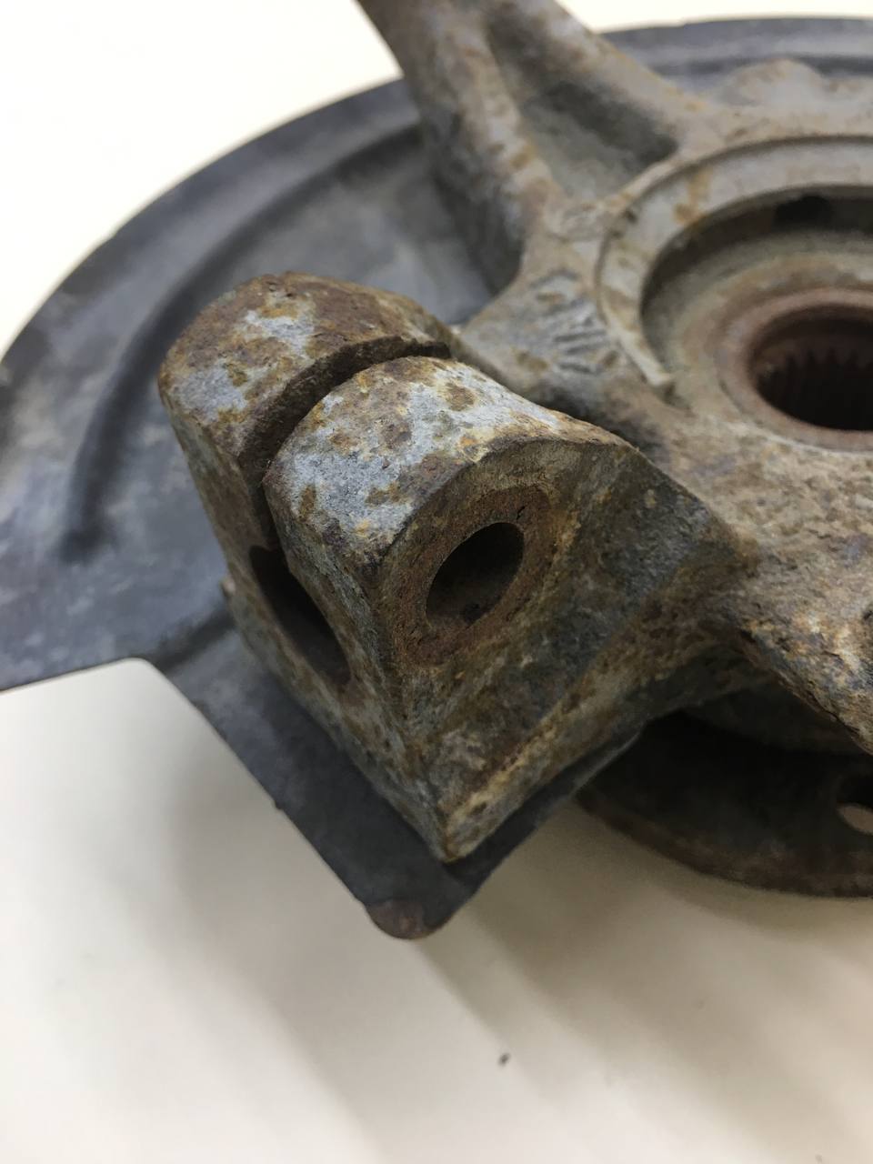 Кулак поворотный передний левый Renault Logan (2) 2014>