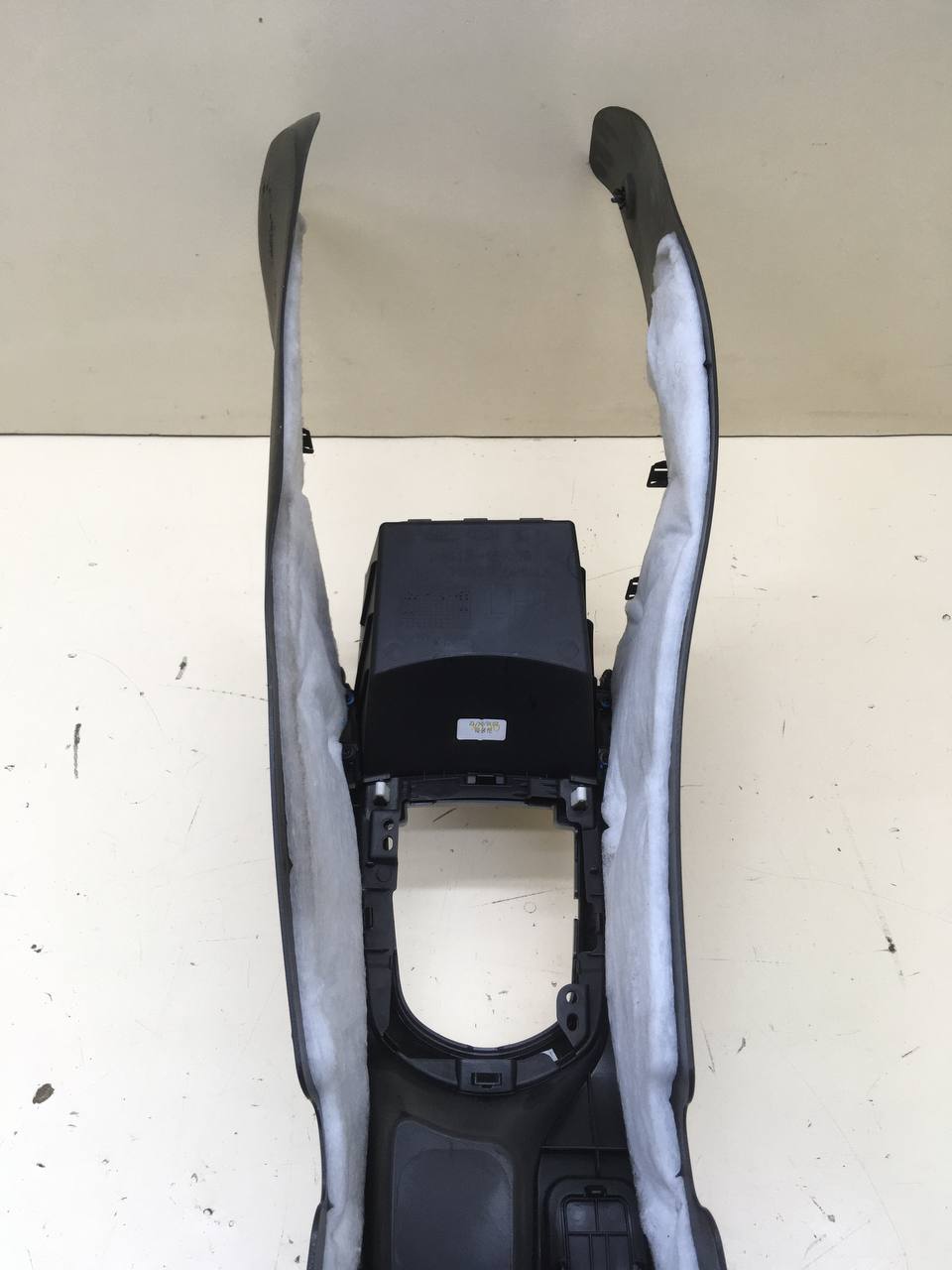 Консоль центральная Hyundai Solaris (RB) 2010-2017