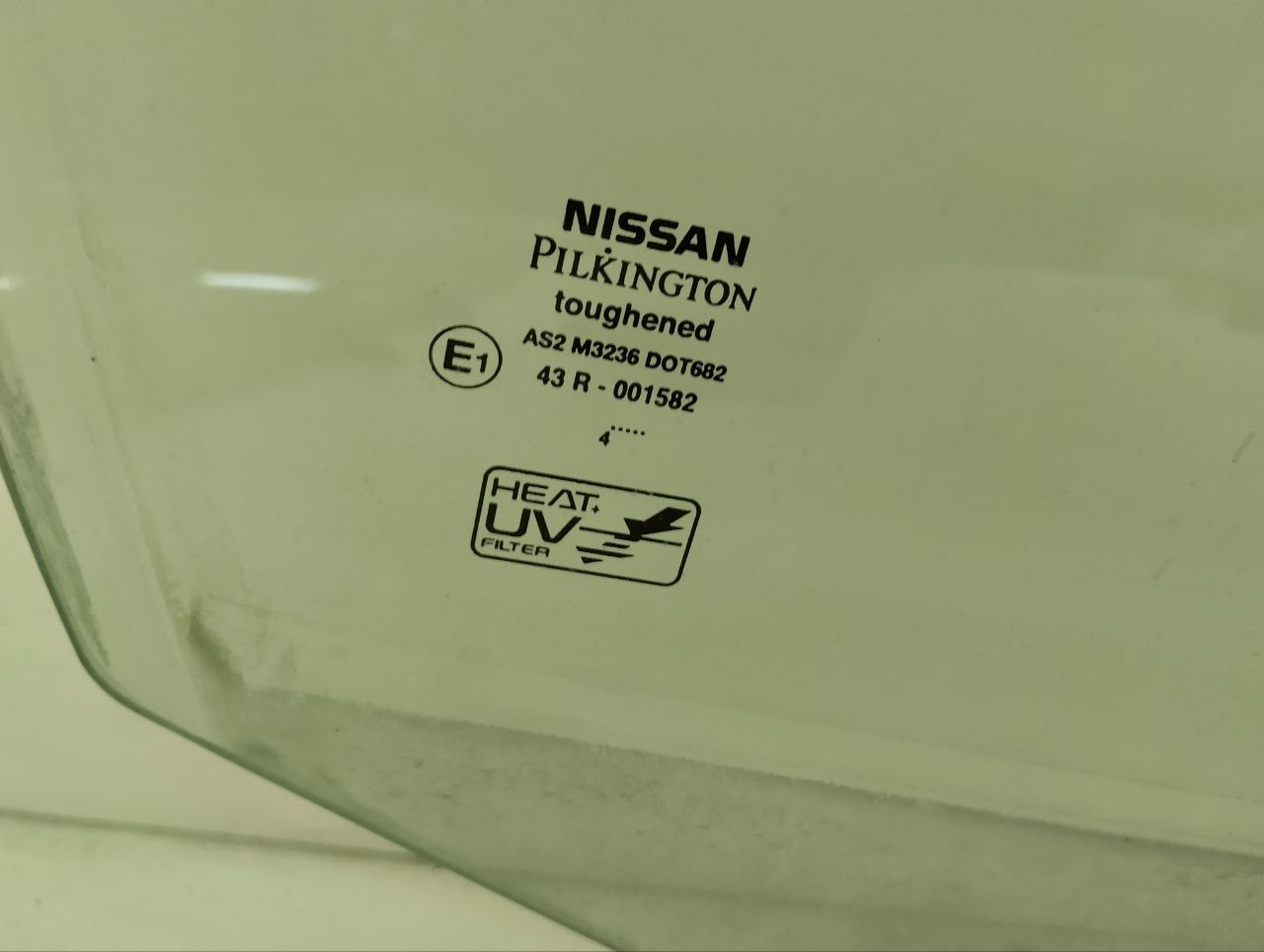 Стекло двери передней правой Nissan Almera (N16) 2000-2006 Стекло двери передней правой Nissan Almera (N16) 2000-2006