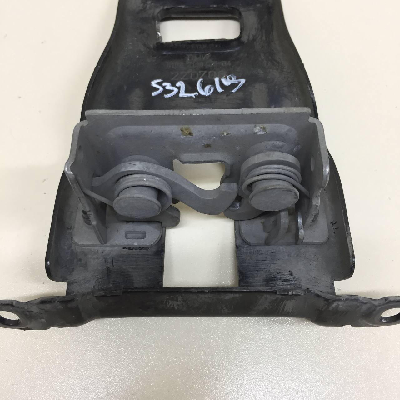 Замок капота BMW 1-series E87/E81 2004-2011