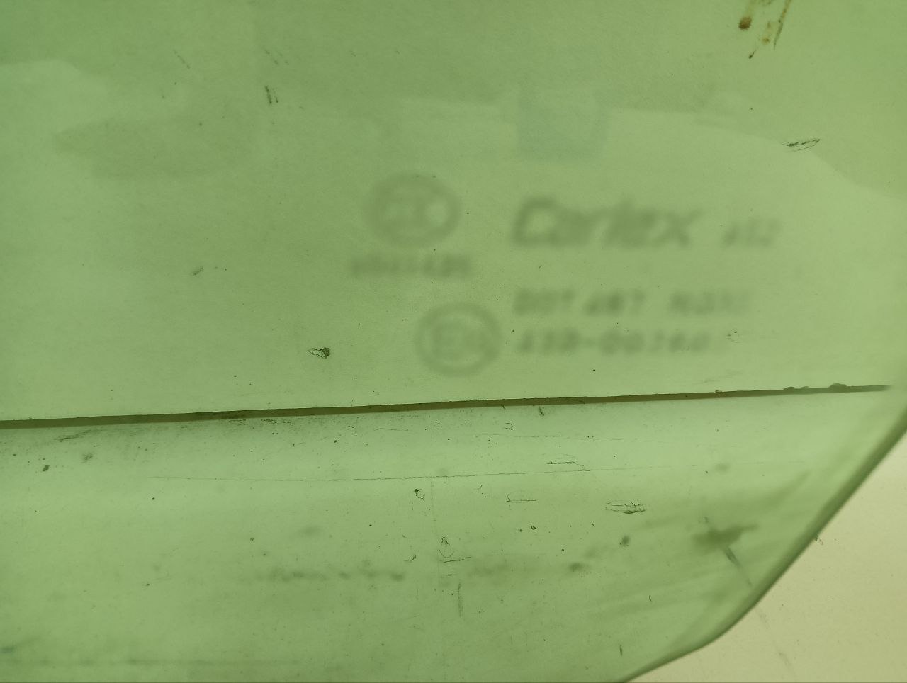 Стекло двери передней левой Subaru Tribeca (B9) 2004-2008
