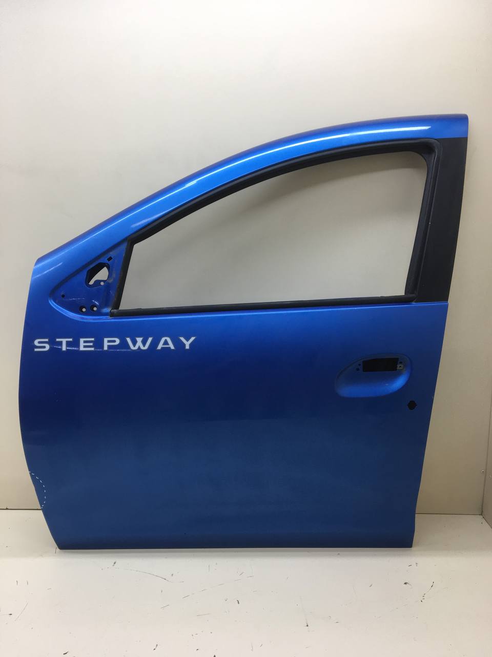 Дверь передняя левая Renault Sandero Stepway (5S) 2014-2022 Дверь передняя левая Renault Sandero Stepway (5S) 2014-2022
