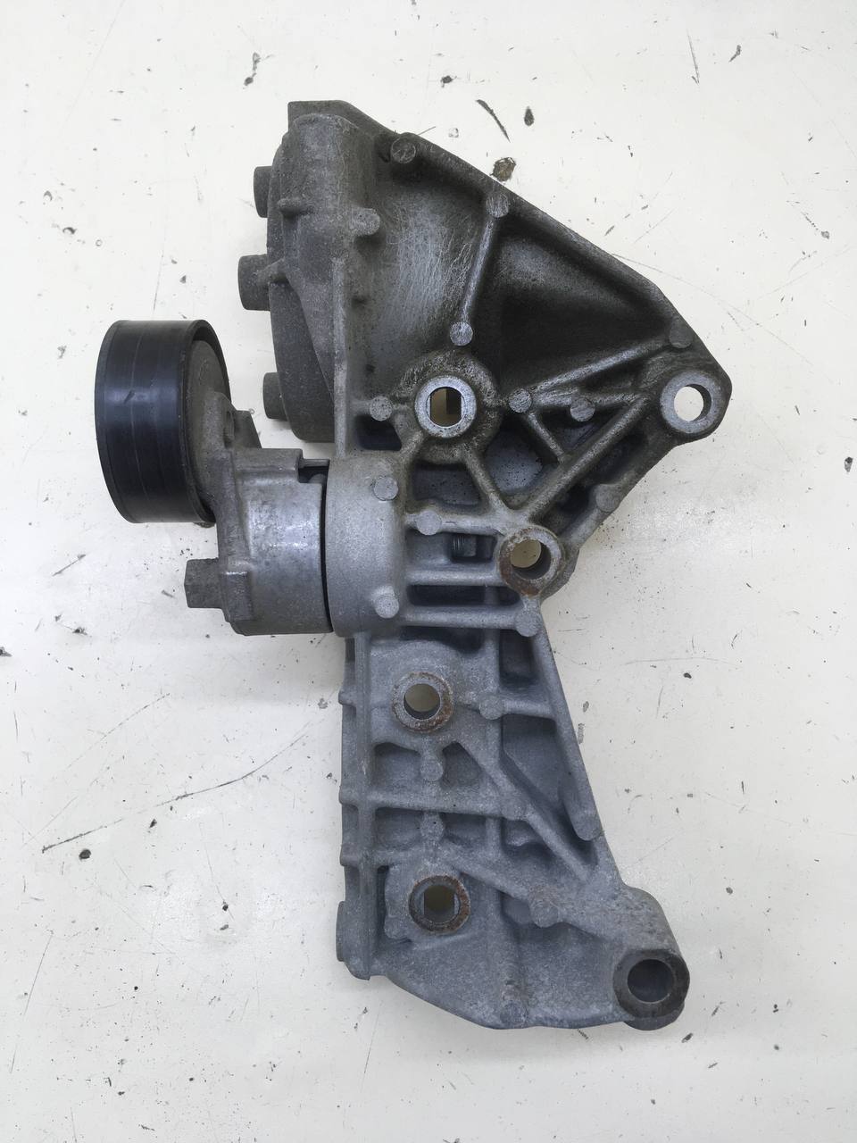 Кронштейн генератора Nissan Almera 3 (G11, G15) 2012> Кронштейн генератора Nissan Almera 3 (G11, G15) 2012>