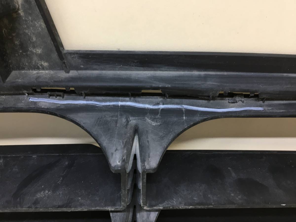 Решетка в бампер центральная Kia Seltos 2019>