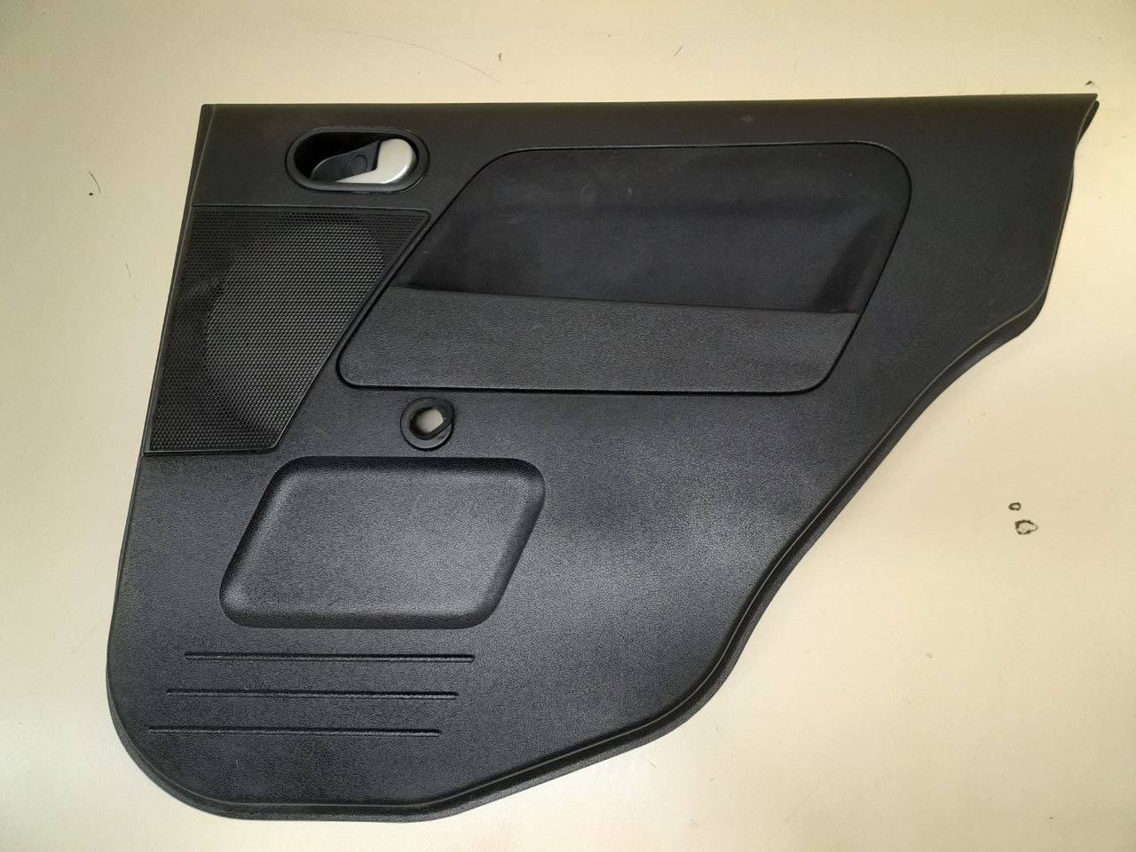 Обшивка двери задней правой Ford Fusion (JU) 2002-2012