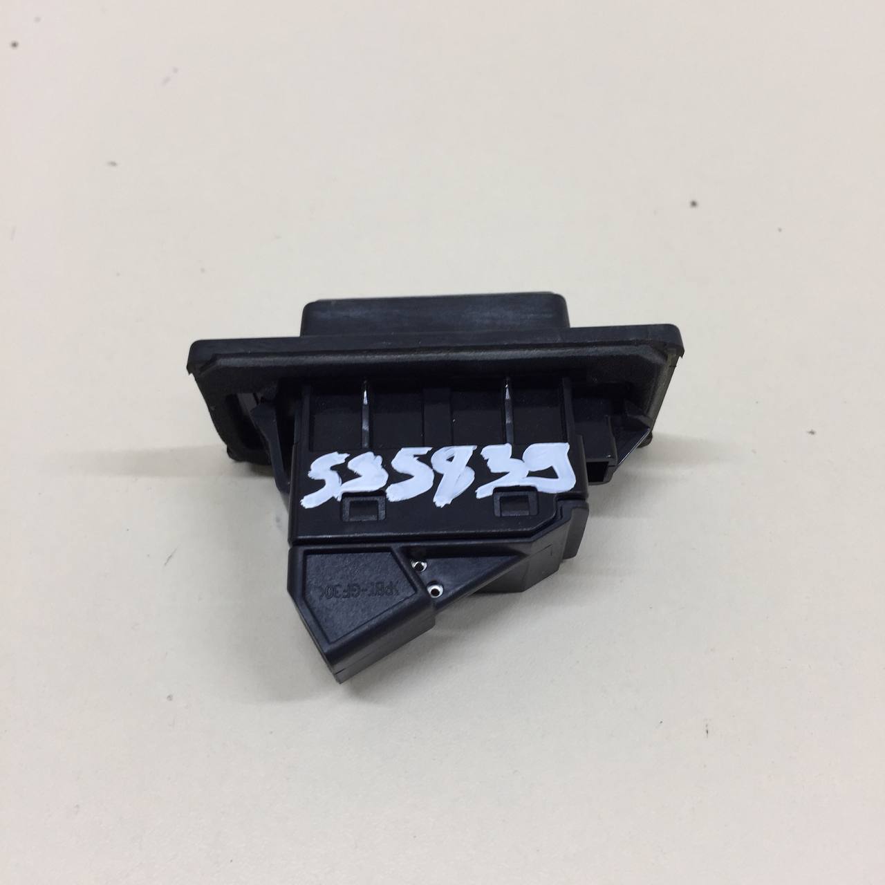 Кнопка открывания багажника Mazda Mazda 3 (BM) 2013-2016 Кнопка открывания багажника Mazda Mazda 3 (BM) 2013-2016