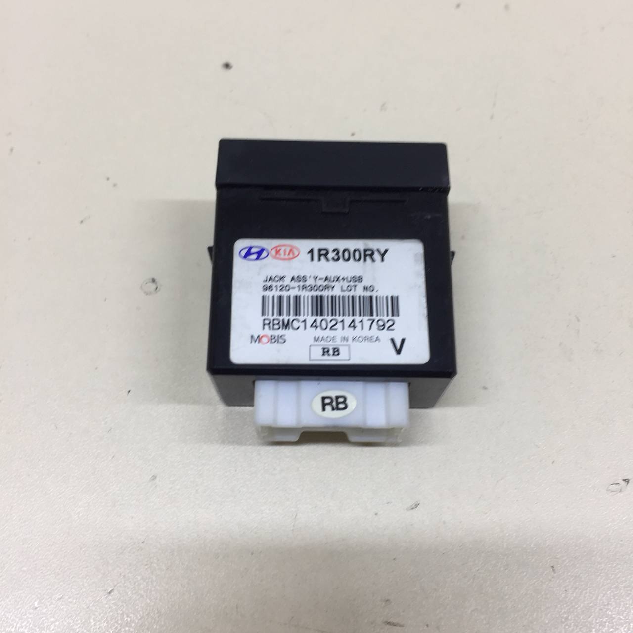 Разъем (USB AUX) Hyundai Solaris (RB) 2010-2017 Разъем (USB AUX) Hyundai Solaris (RB) 2010-2017