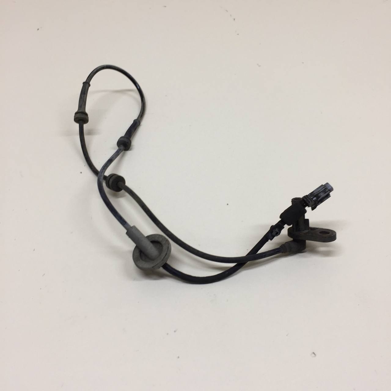 Датчик ABS передний правый Nissan Almera (N16) 2000-2006 Датчик ABS передний правый Nissan Almera (N16) 2000-2006