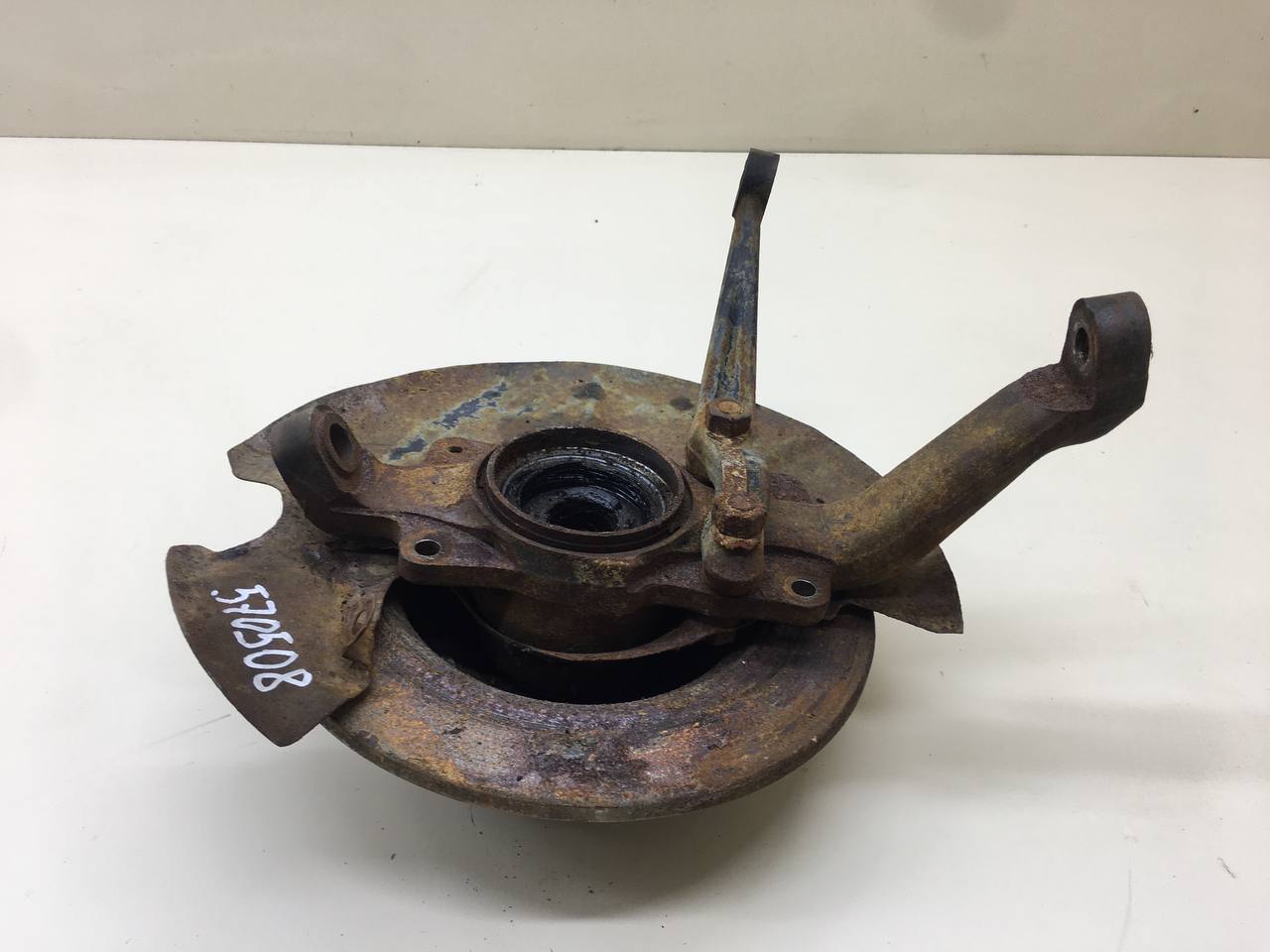 Кулак поворотный передний левый Lada Niva 2131 1993>