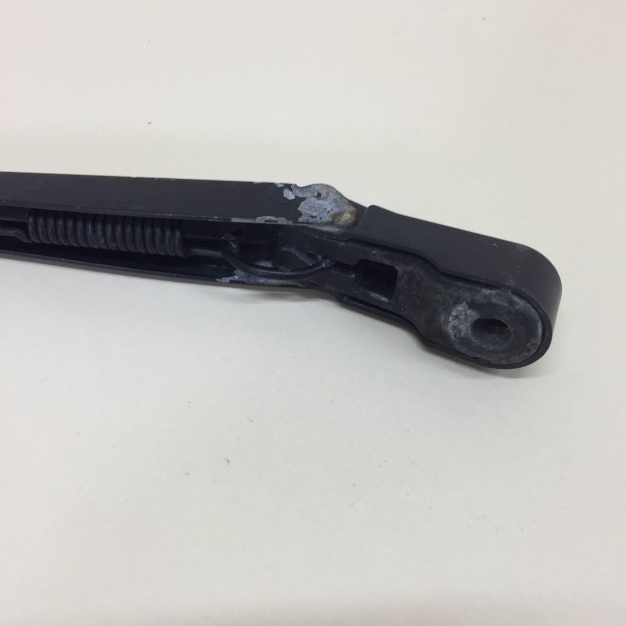 Поводок стеклоочистителя передний правый Lada Largus 2012>