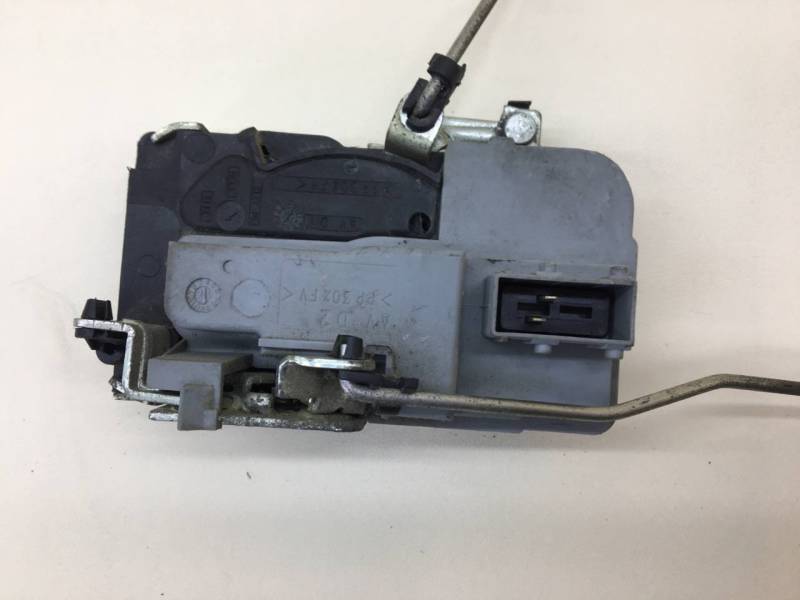 Замок двери передней правой Lada Granta 2011>