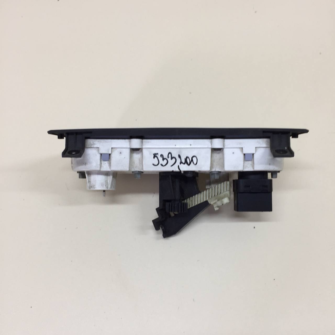 Блок управления отопителем Ford Fiesta (MK5) 2002-2008 Блок управления отопителем Ford Fiesta (MK5) 2002-2008