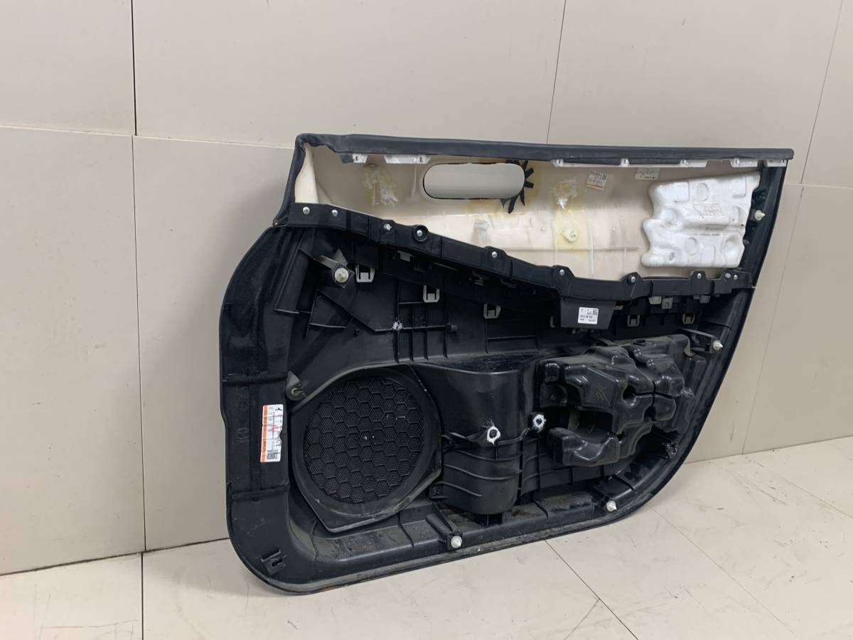 Обшивка двери передней левой Mazda CX-7 (ER) 2006-2012