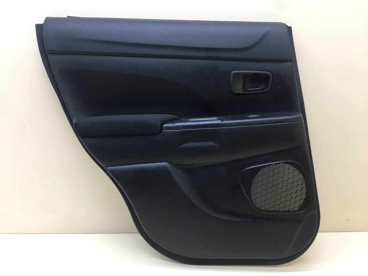 Обшивка двери задней левой Mitsubishi ASX (GA) 2010>