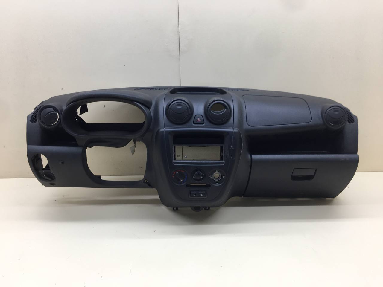 Торпедо Lada Granta 2011>